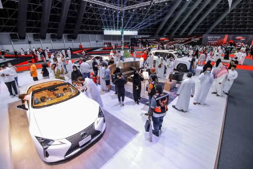 3 سيارات لكزس تبهر زوار معرض جدة الدولي للسيارات