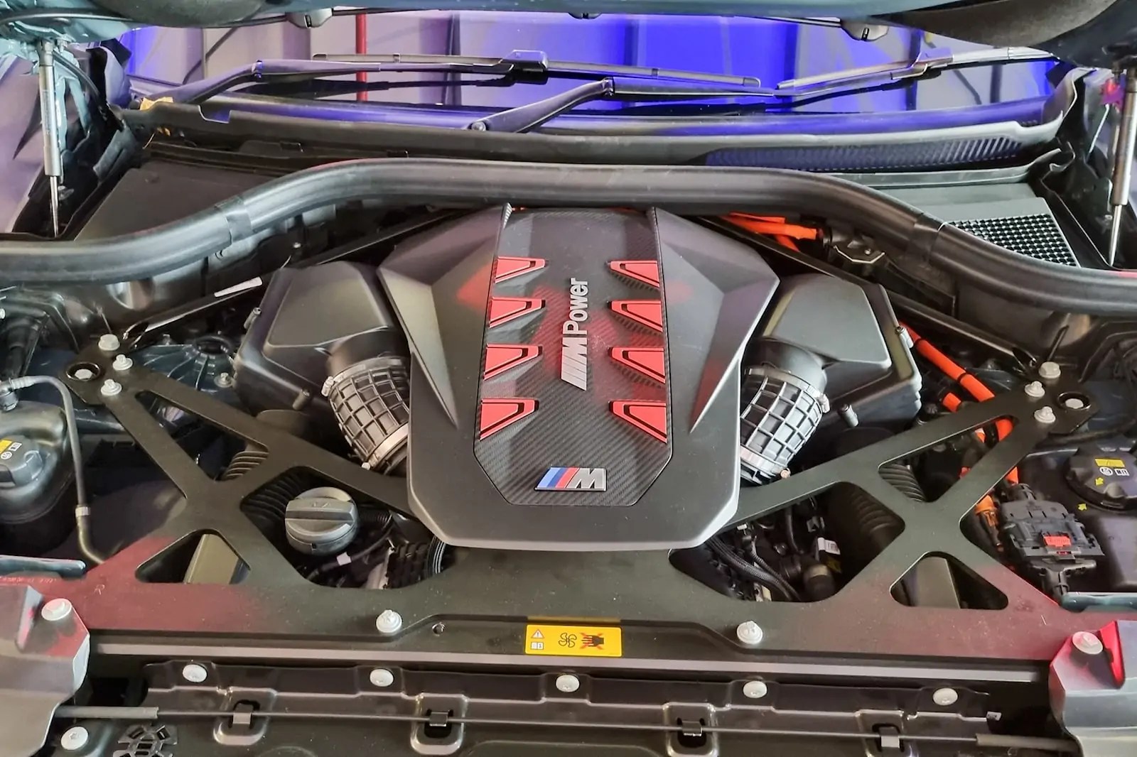 محرك V8 التوربيني المنقول من BMW XM