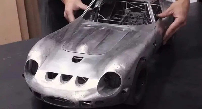 مراحل بناء سيارة فيراري 250 GTO الآر سي المصغرة 