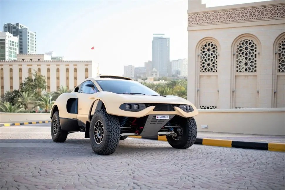 الإمارات تعرض أول سيارة خارقة لجميع التضاريس في العالم