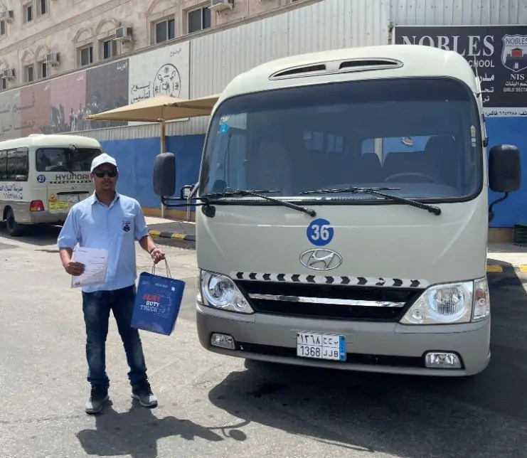 أبطال رمضان من سائقي الشاحنات والباصات