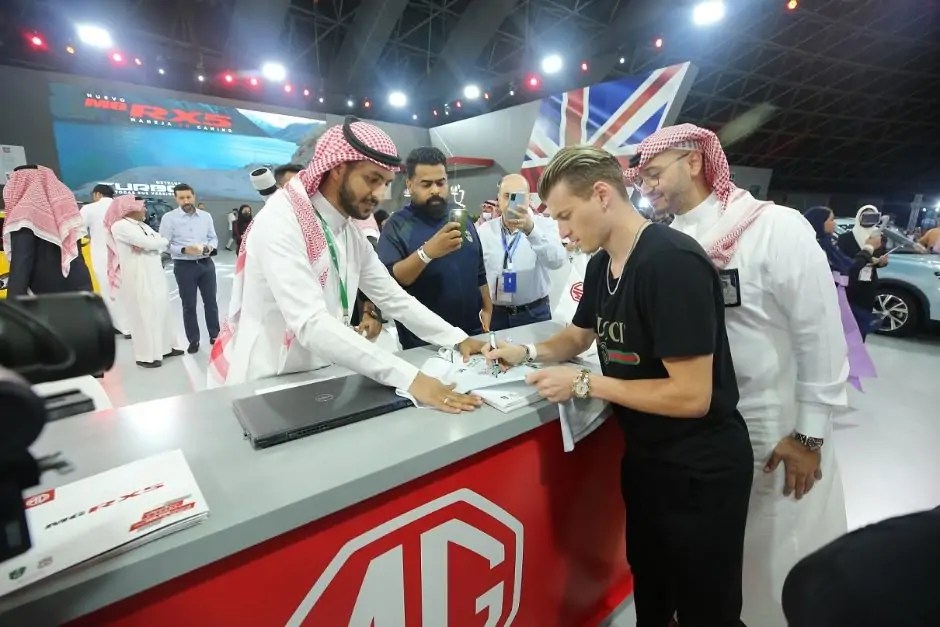 تفاعل كبير تقدمه MG السعودية مع لاعبي النادي الأهلي في معرض جدة للسيارات