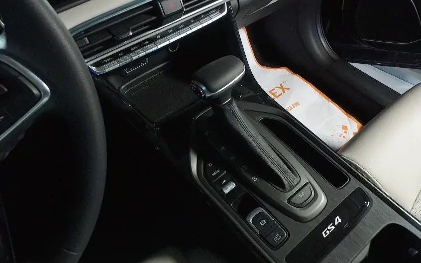 الكونسول الوسطي للسيارة جي إيه سي GS4