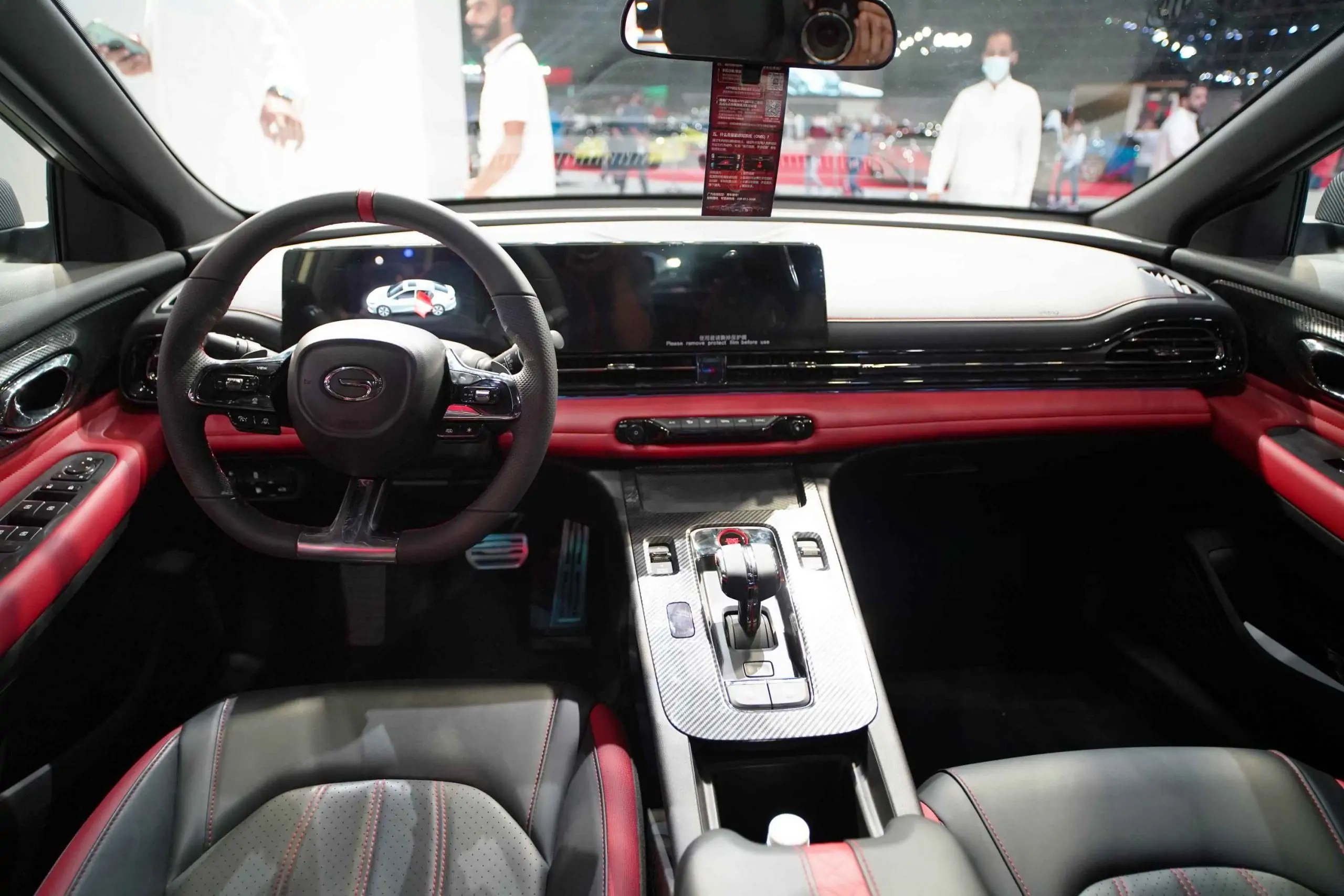 مقصورة السيارة جي إيه سي إمباو واسعة ومريحة 