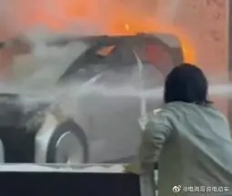 حريق IAT بمعرض قوانغتشو للسيارات