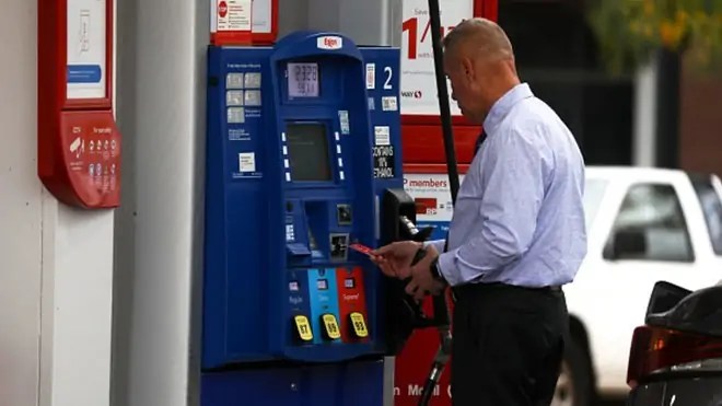 تكلفة استهلاك الوقود تحبط ملاك السيارات 