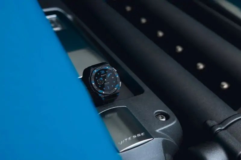 تفاصيل مثيرة عن ساعة بوجاتي الجديدة المصنوعة من ألياف الكربون
