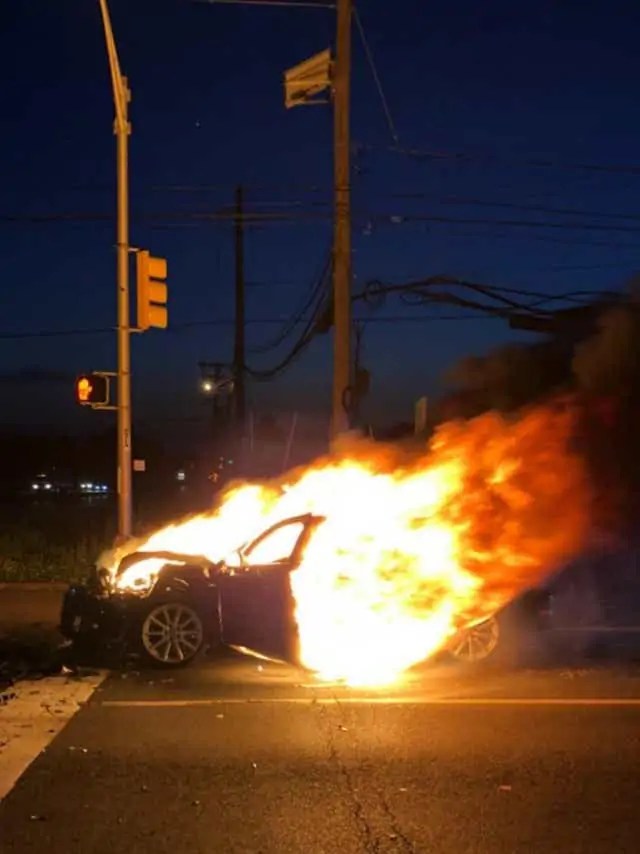 حريق السيارة