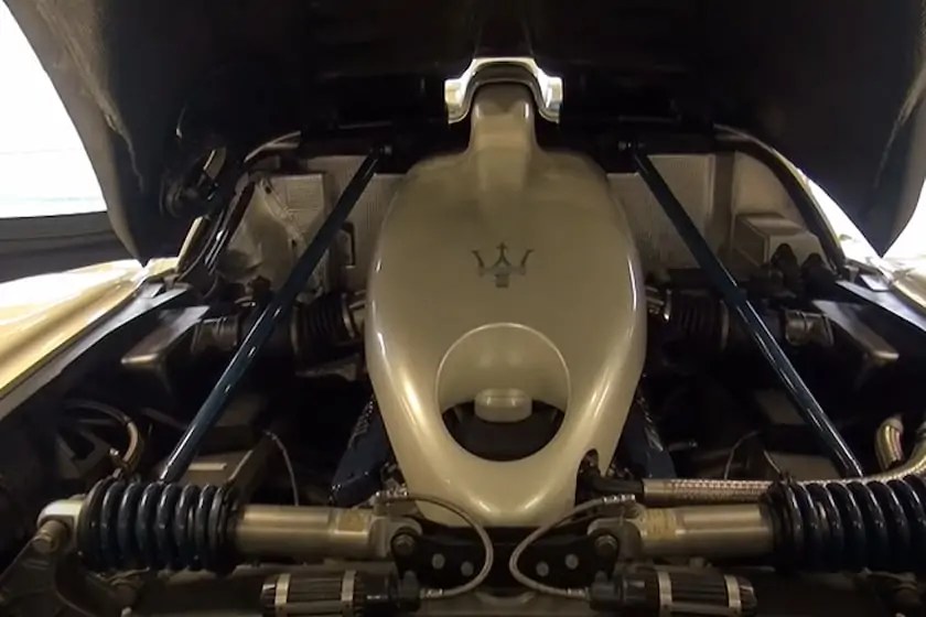 المحرك الجبار V12 