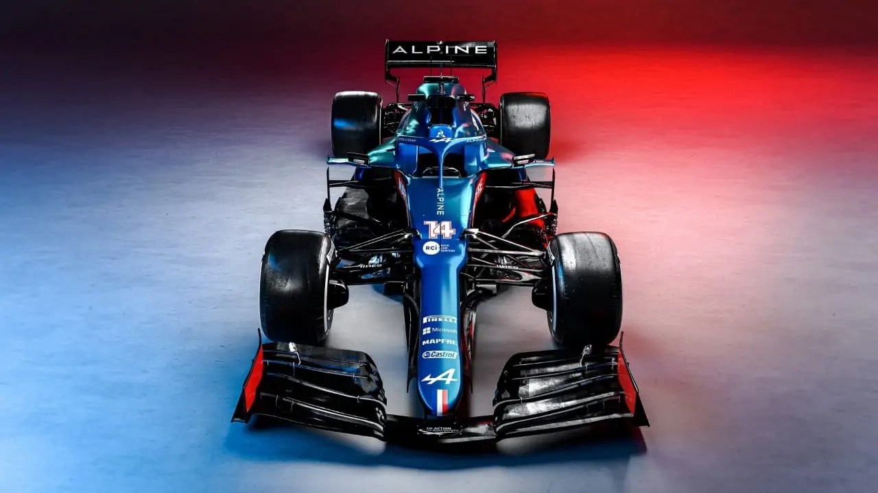 فرناندو ألونسو يمدد العقد ليواصل سباق F1  لعام 2022
