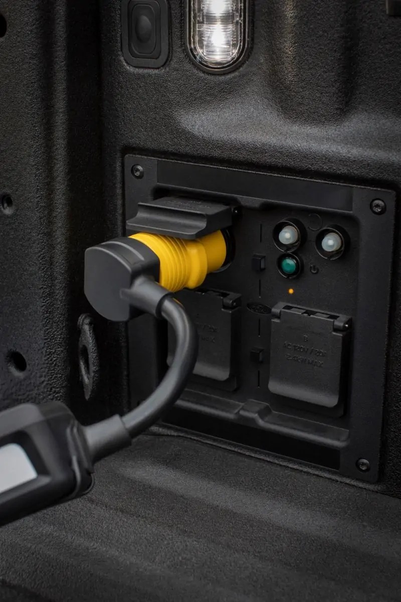 سيارة فورد اف 150 لايتنينج الكهربائية ستشحن سيارتك في حالات الطوارئ