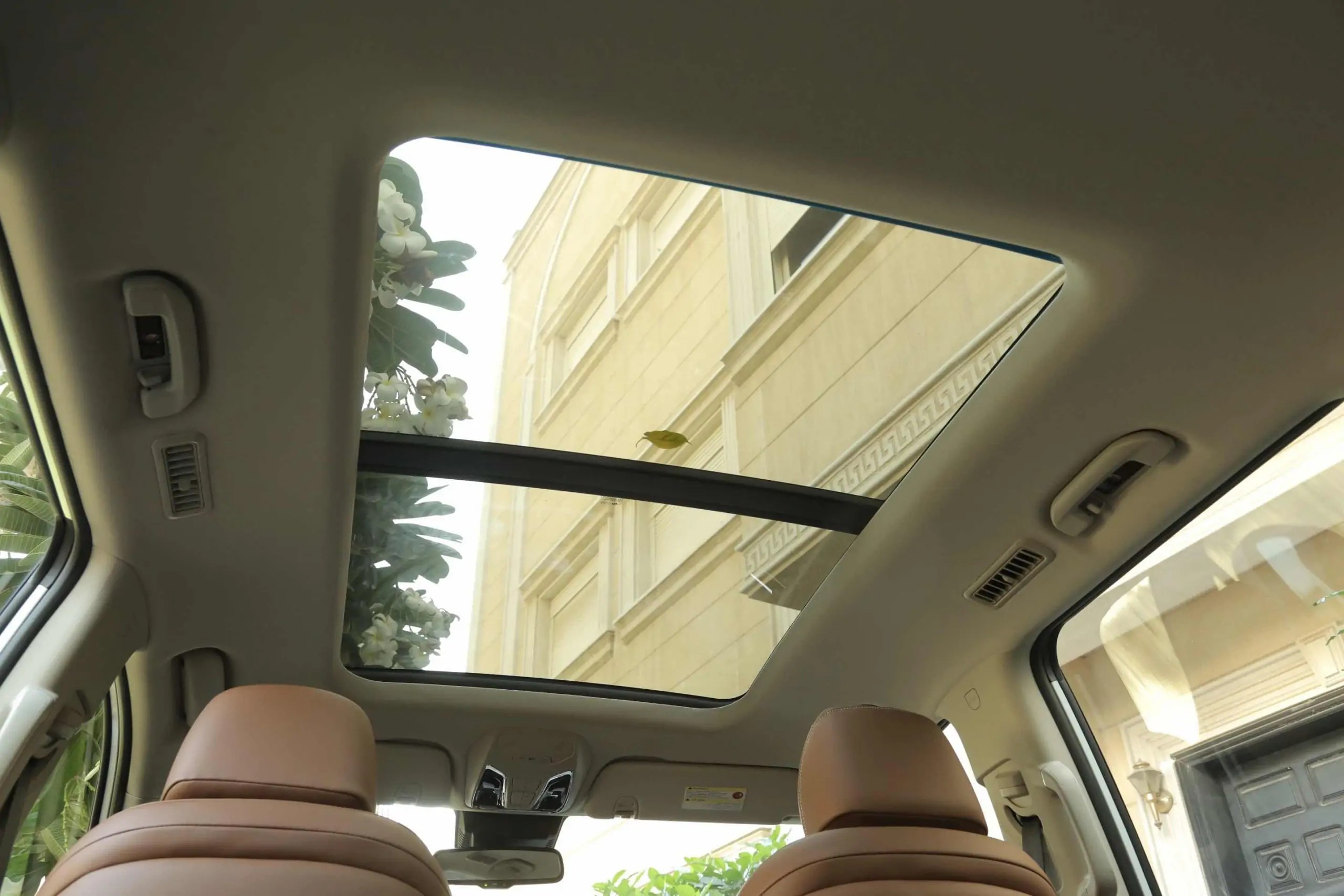 فتحة سقف بانورامية للسيارة ماكسوس D90
