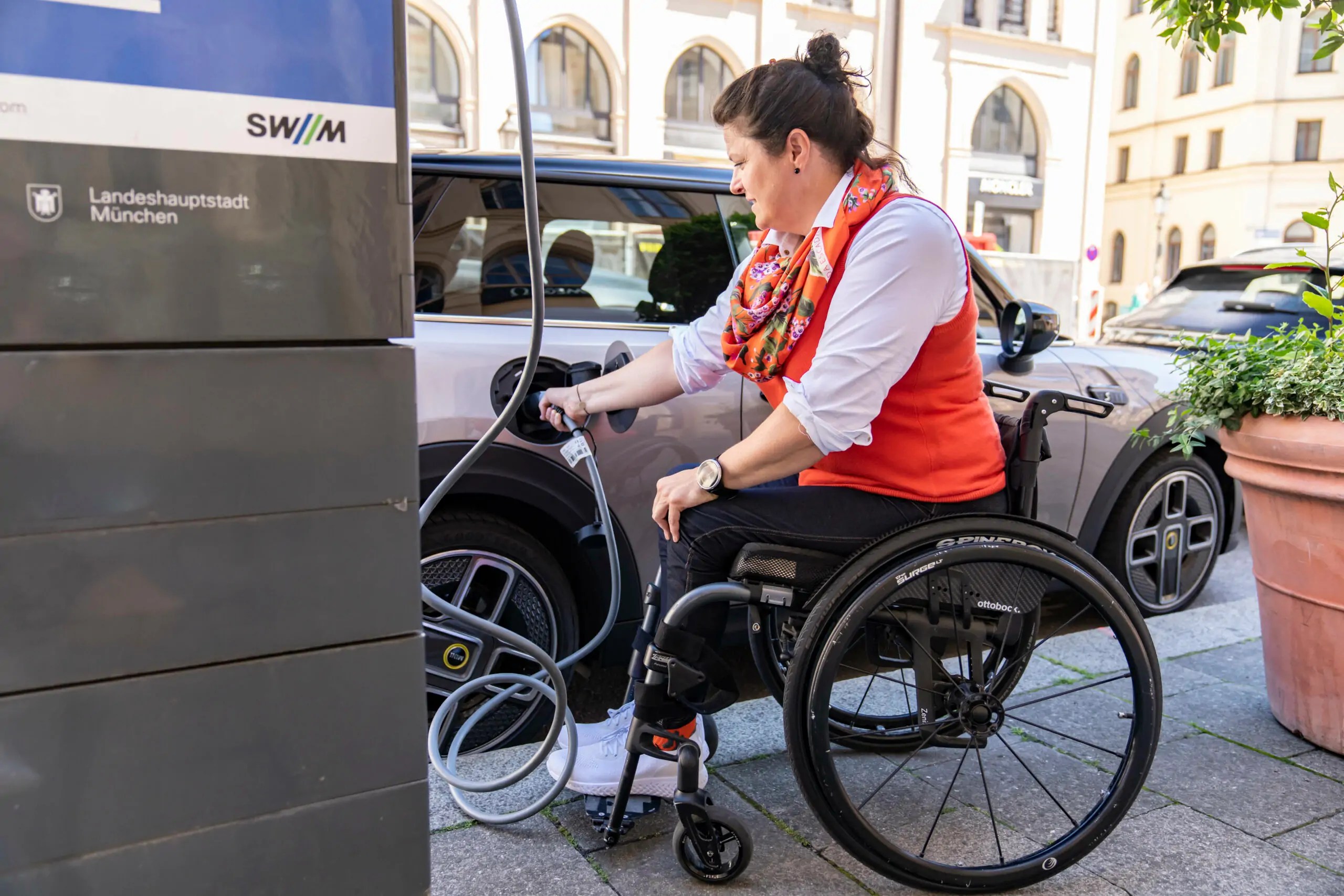 ميني كوبر SE المخصصة للأشخاص ذوي الاحتياجات الخاصة