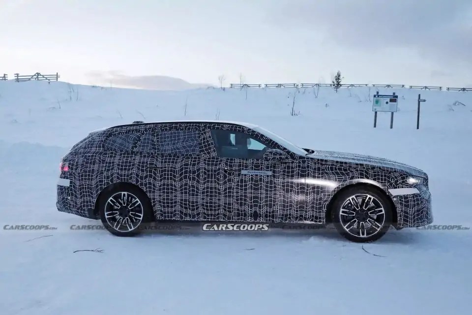 BMW i5 تةؤينج بنظام توجيه رباعي جديد 