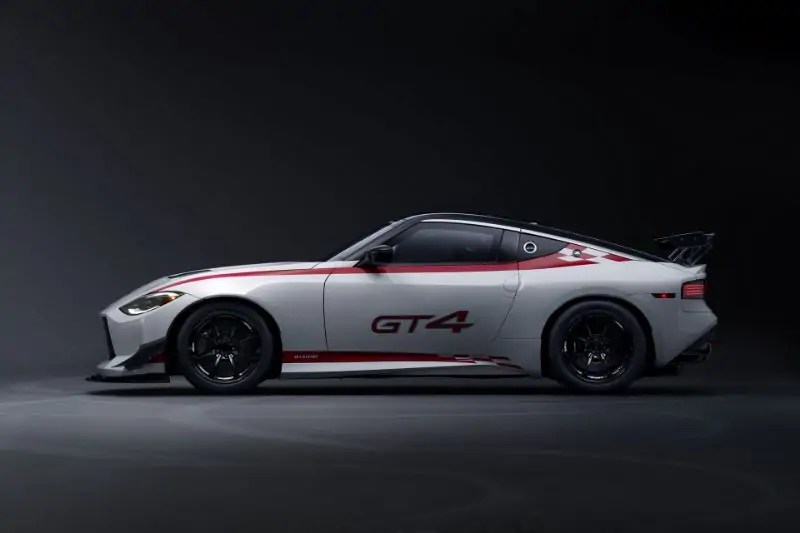 ما الذي يُبرز نيسان Z GT4 عن النسخة القياسية؟