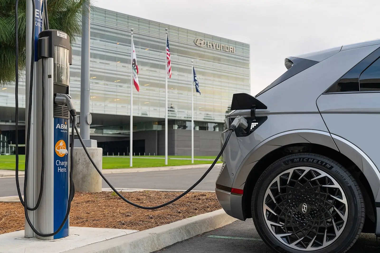 هيونداي تسعى لانتشار اكبر لسياراتها الكهربائية بأمريكا 