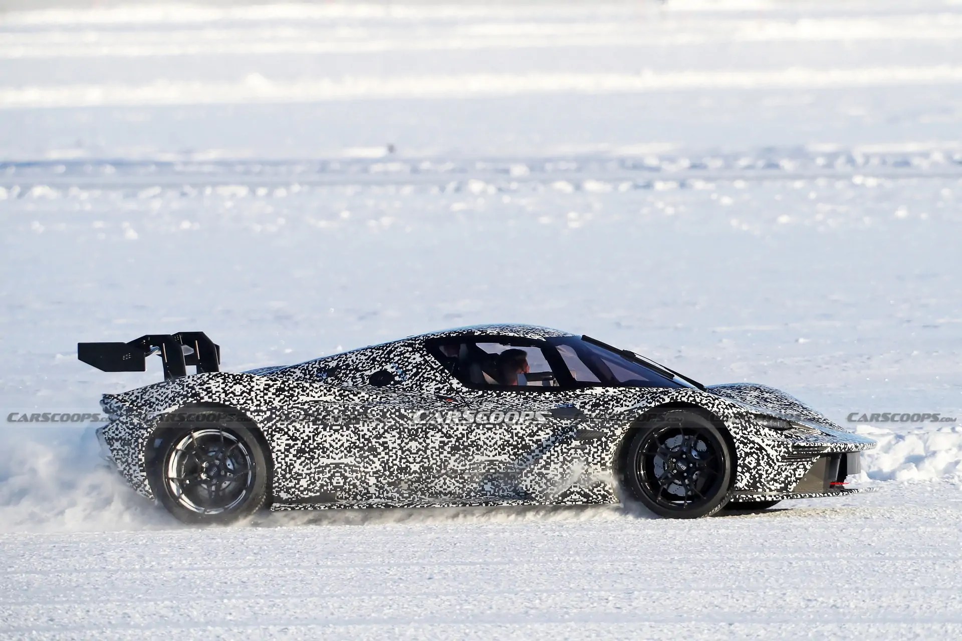 سيارة الطرق X-Bow GT2 في بيئة ثلجية تحت الاختبار 