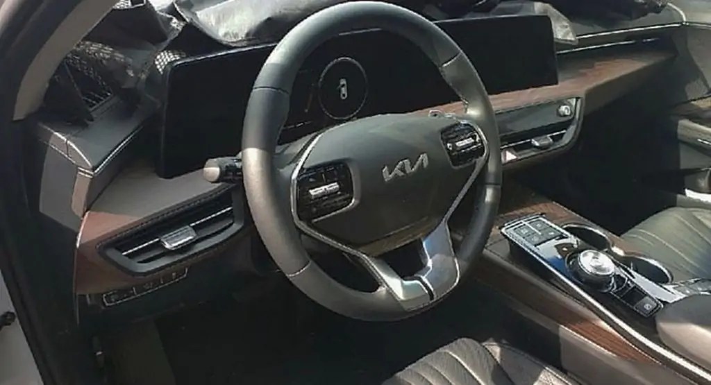 24 ألف حجز لكيا K8 أول سيارة تحمل شعار كيا الجديد