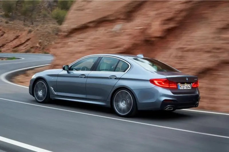 BMW الفئة الخامسة إصدار الكربون يمنح السيدان الفاخرة مظهراً رياضياً