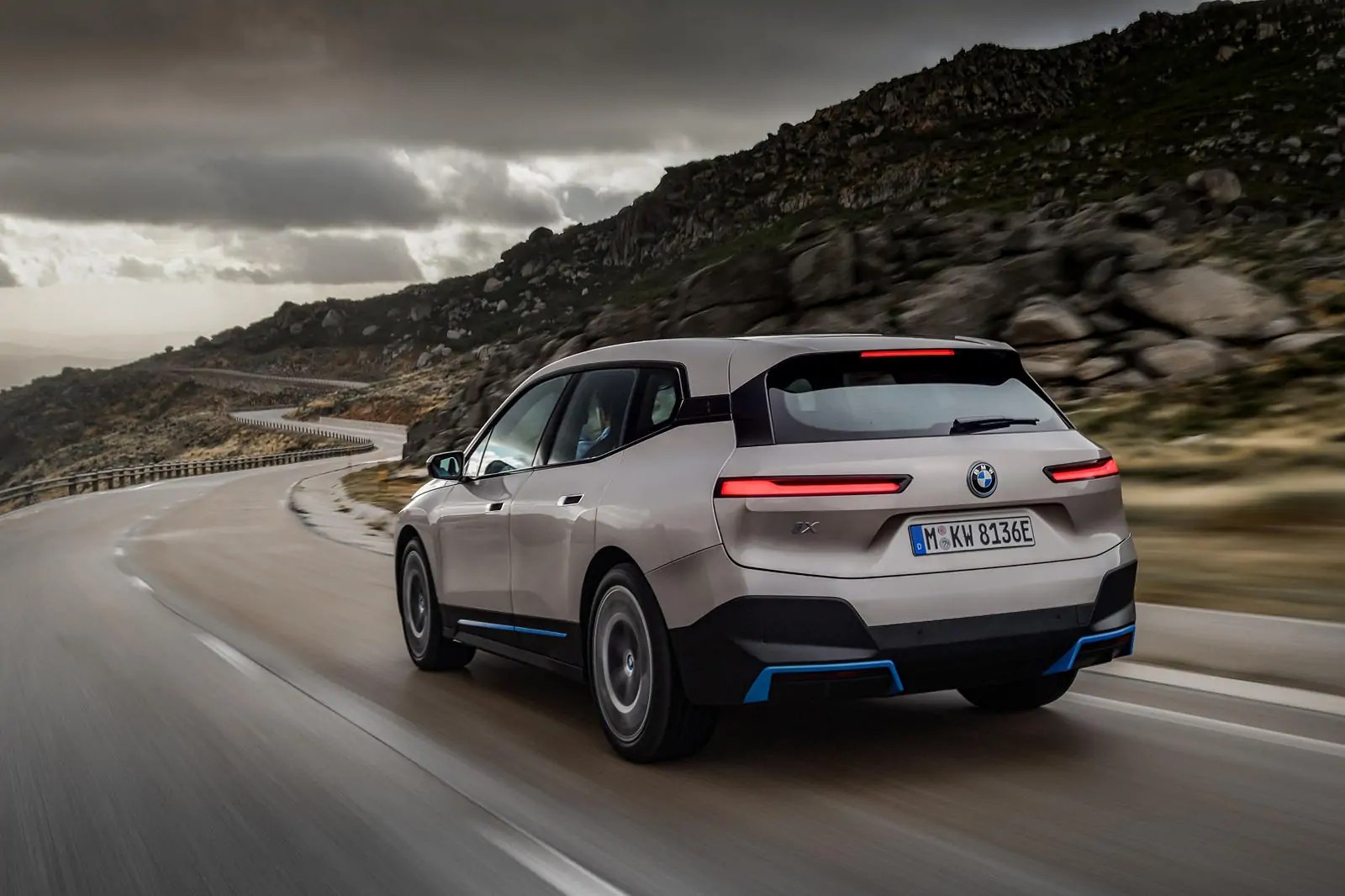 BMW تؤخرإنتاج   IX الكهربائية بالكامل إلى مارس 2022