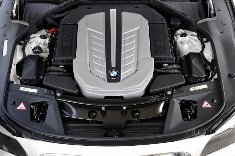 BMW تعتقد أن محركات الاحتراق الداخلي ستستمر لمدة لا تقل عن 30 عامًا