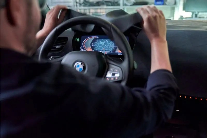 BMW تكشف عن صور تشويقية رسمية للفئة الأولى 2020