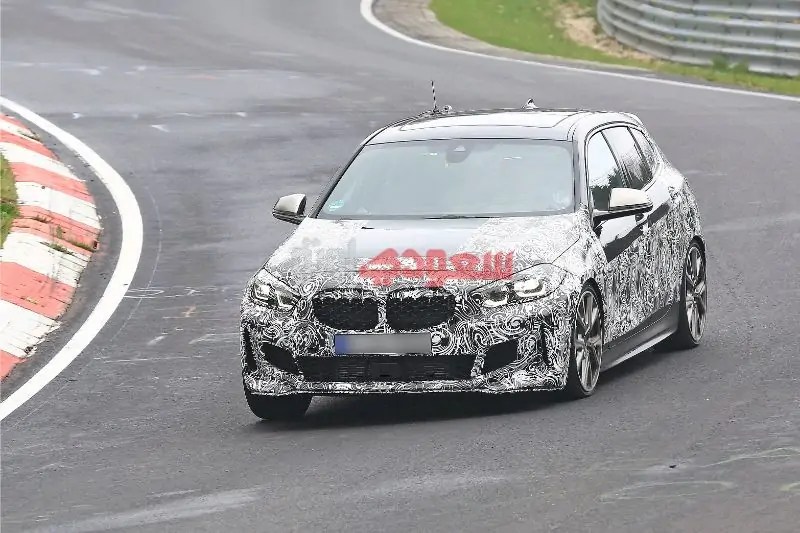 BMW M135i xDrive تظهر أثناء اختبارها على حلبة نوربورجرينج