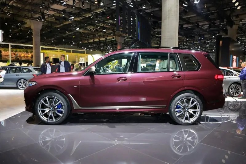 BMW X7 M50i تنكشف رسمياً في معرض فرانكفورت للسيارات