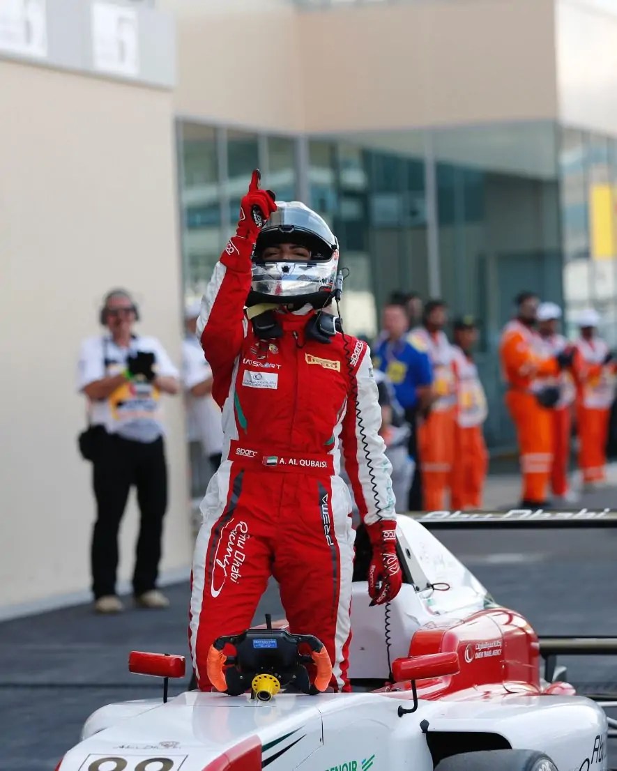آمنة القبيسي بطلة فورمولا 4 الإمارات