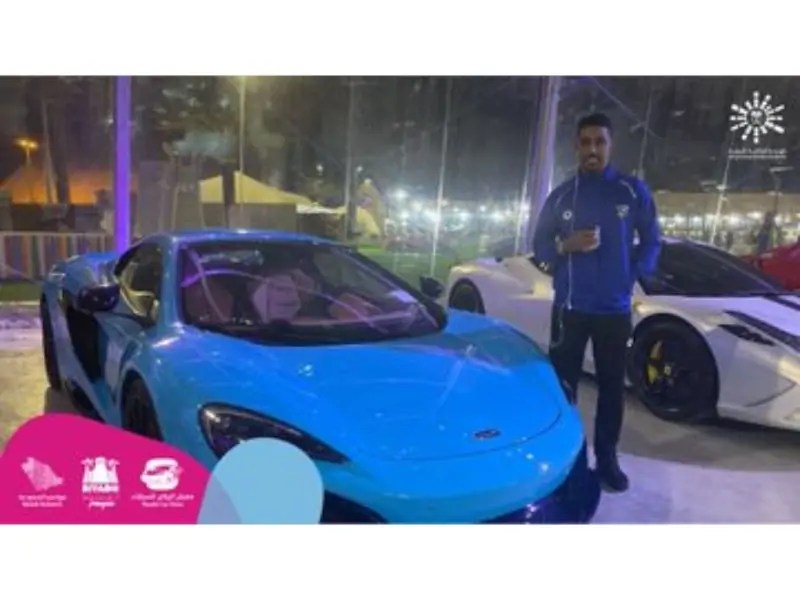 أبطال آسيا مع سياراتهم الجديدة في معرض الرياض للسيارات