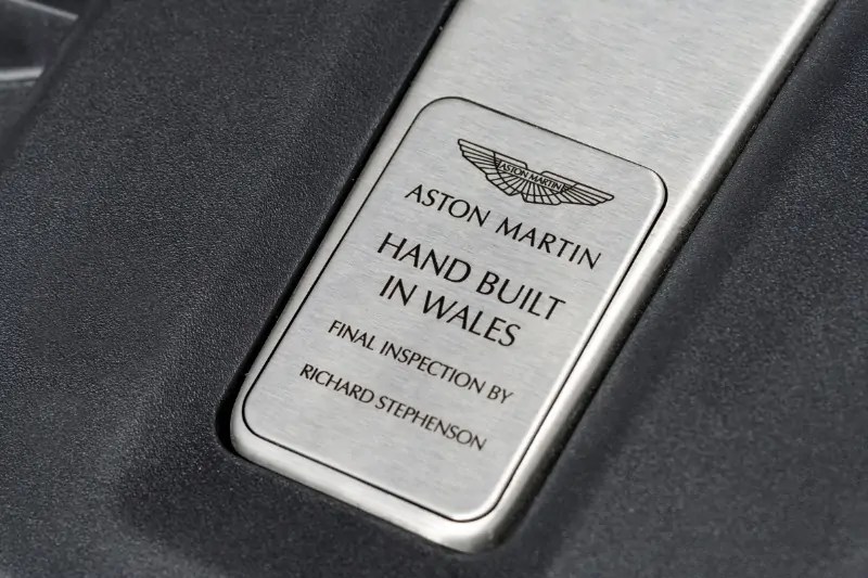 أستون مارتن تحتفل بانطلاق أول سيارات دي بي إكس المصنوعة في ويلز