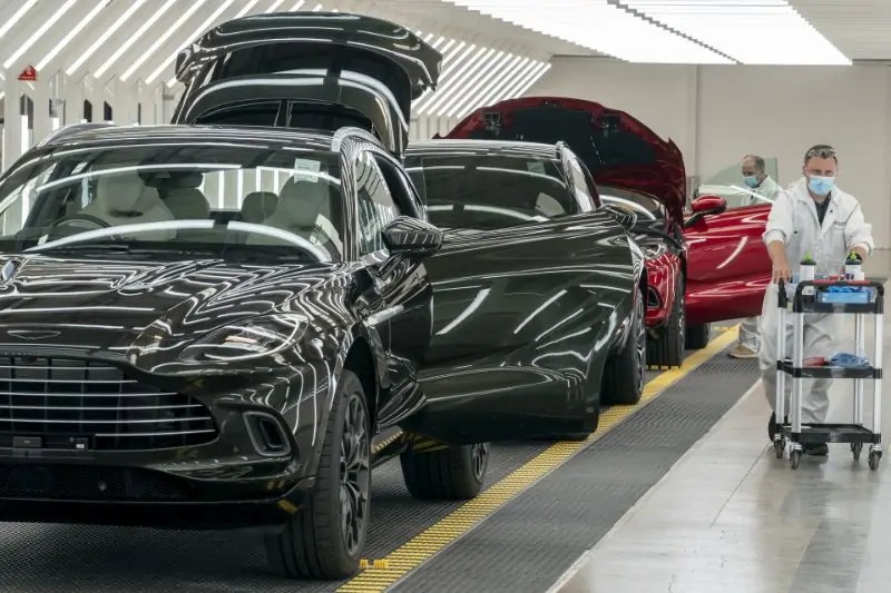 استأنفت أستون مارتن الإنتاج في منشأة سانت إتيان في ويلز والتي سيتم بناء سيارة DBX على خطوطها الإنتاجية
