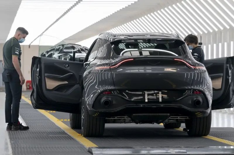 استأنفت أستون مارتن الإنتاج في منشأة سانت إتيان في ويلز والتي سيتم بناء سيارة DBX على خطوطها الإنتاجية