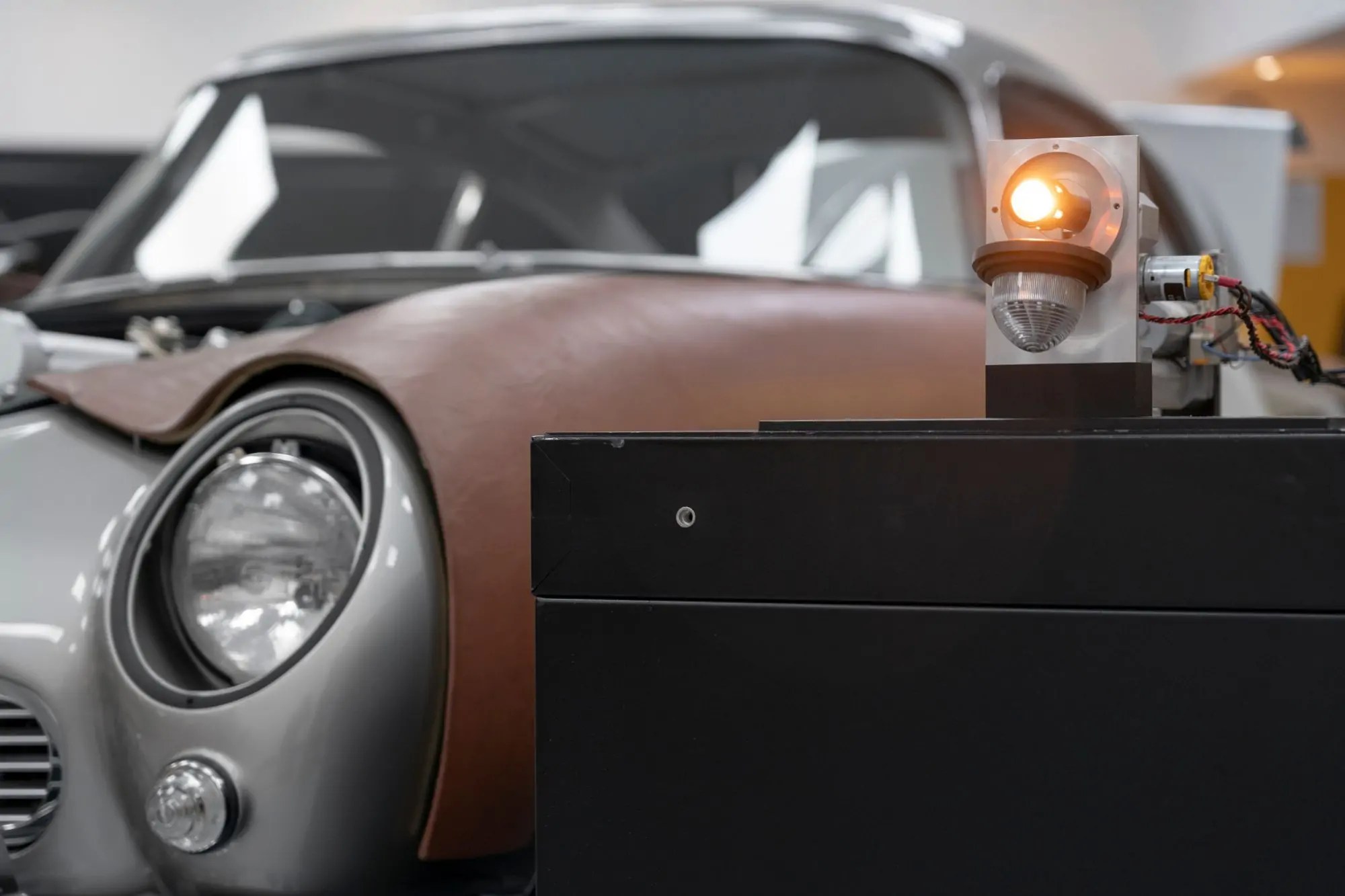 أستون مارتن تعيد تطوير سيارتها DB5 لفيلم جولد فينجر 007