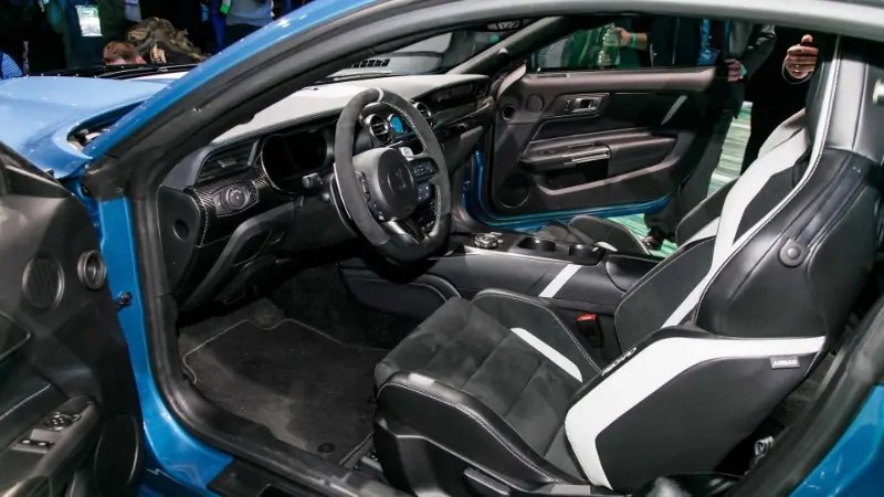 أول نسخة من فورد موستنج شيلبي GT500 تباع في المزاد بسعر خيالي