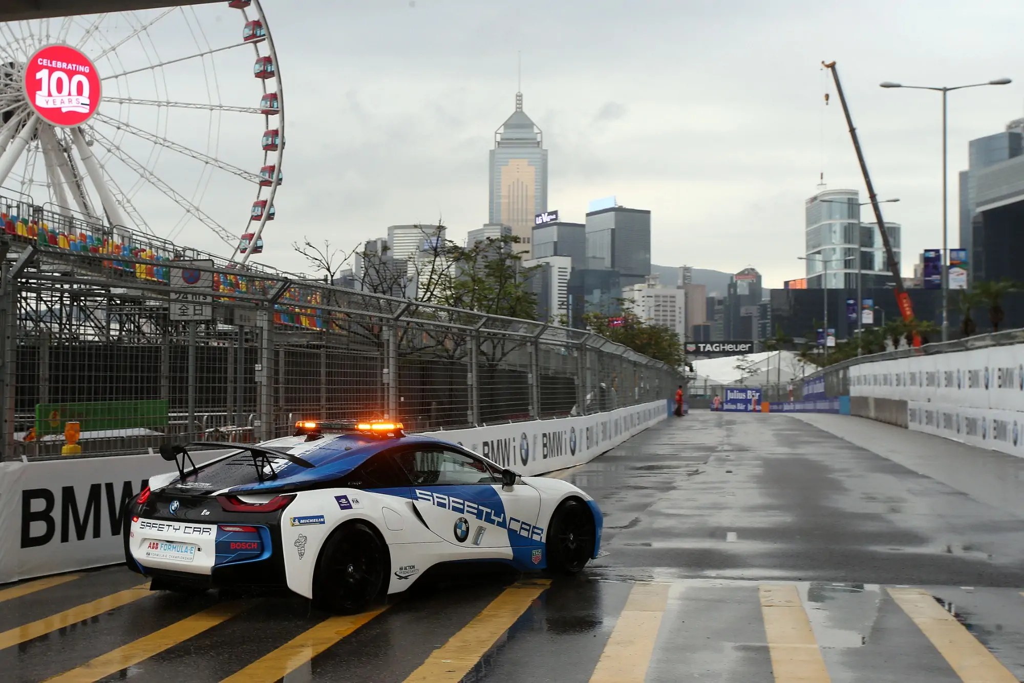 احداث حافلة لسيارة BMW iFE.18 في سباق هونج كونج