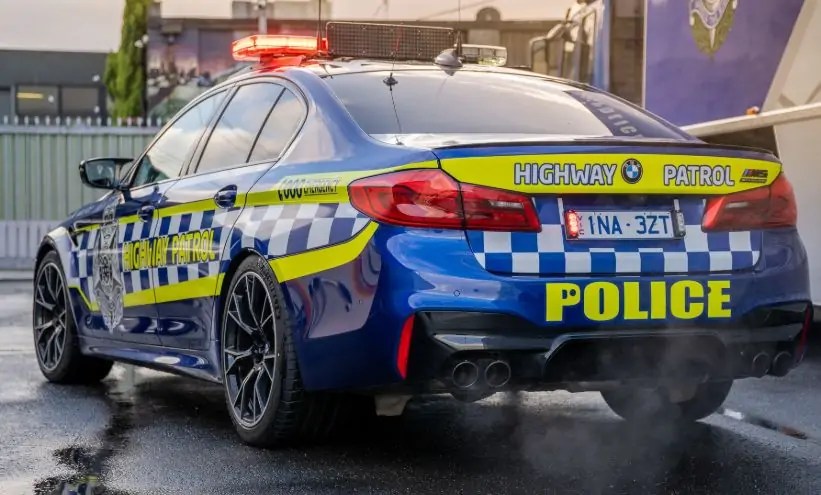 الشرطة الأسترالية ترعب المجرمين بسيارة BMW M5 Competition
