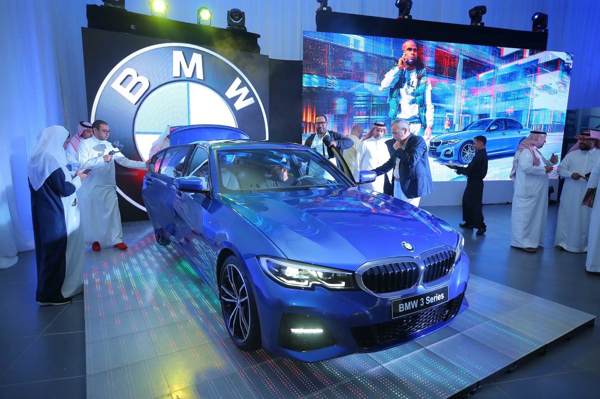 الناغي BMW تدشن الفئة الثالثة الجديدة كليا في السعودية