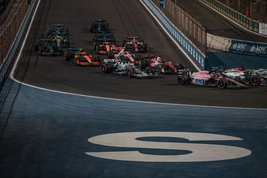 الهولندي فيرشتابين Red Bull يختم الفوز بجائزة السعودية الكبرى STC للفورمولا 1