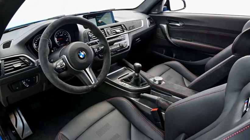 المقصورة الداخلية لسيارة BMW M2 CS