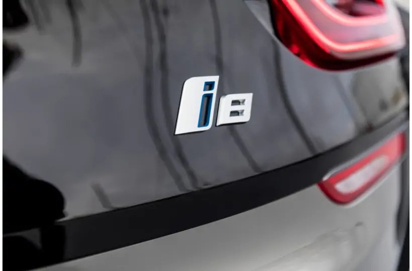 تجربة BMW i8 رودستر الجديدة