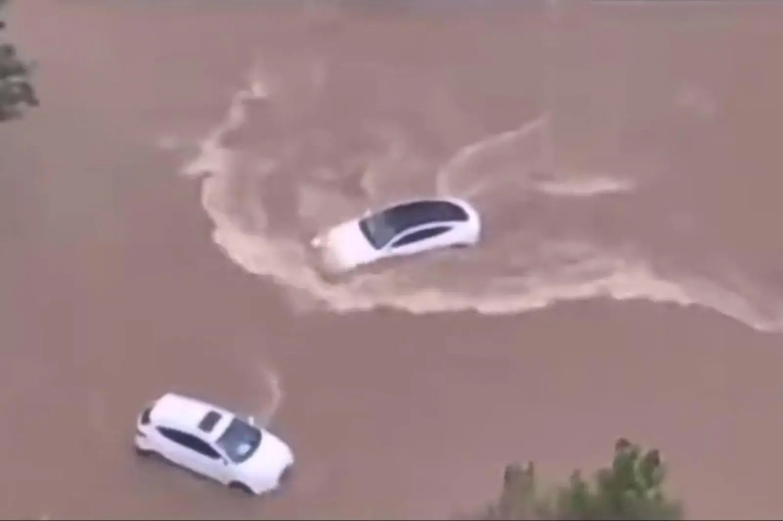 تسلا موديل 3 تبحر في فيضانات الصين الاخيرة