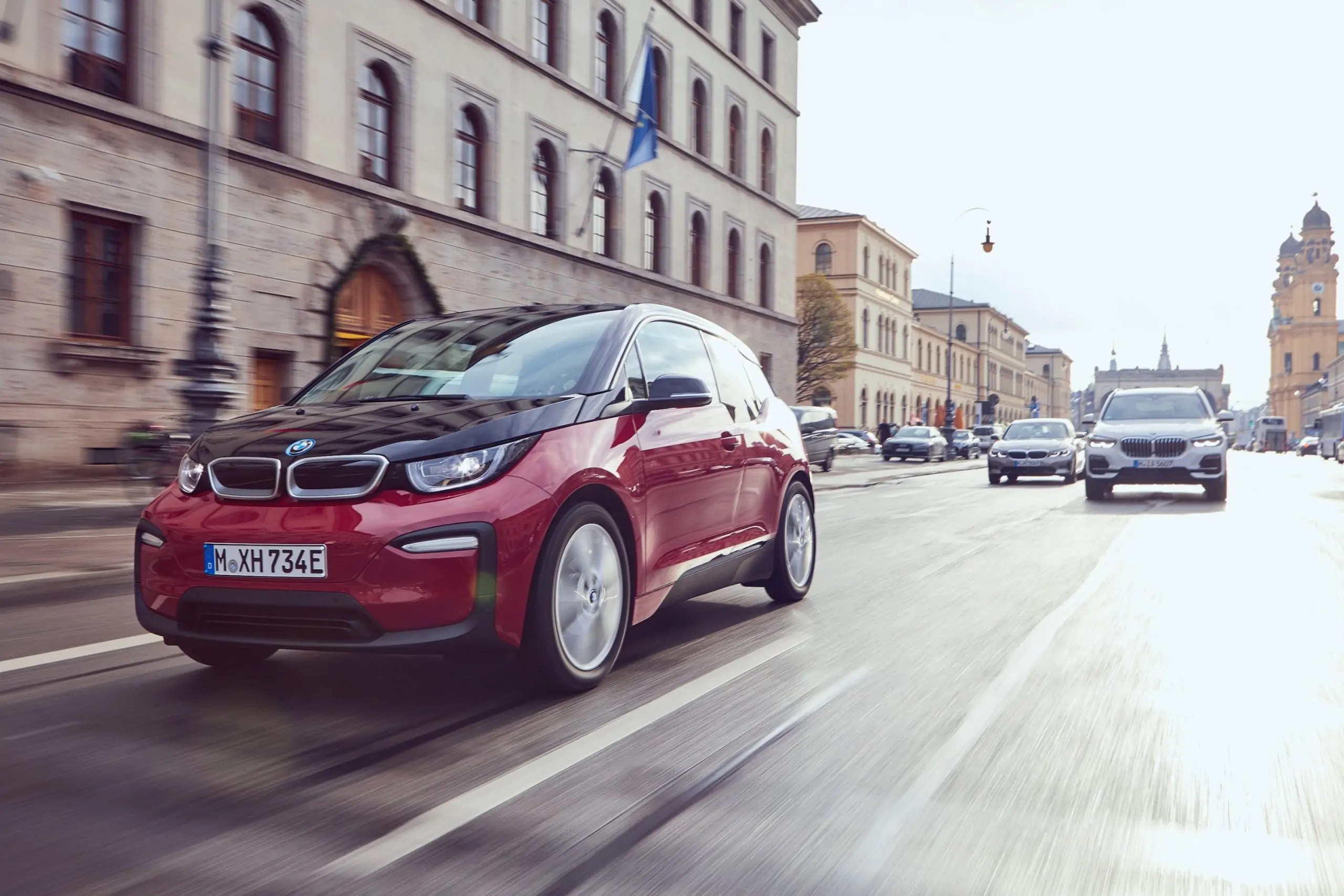 تسليم أكثر من 140 ألف سيارة BMW كهربائية في عام 2018