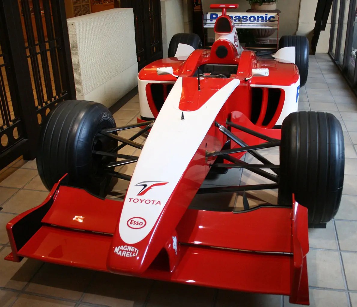 تويوتا تتبرع بسيارة الفورمولا1 TF109 لدعم حملة خيريه لمكافحة كورونا