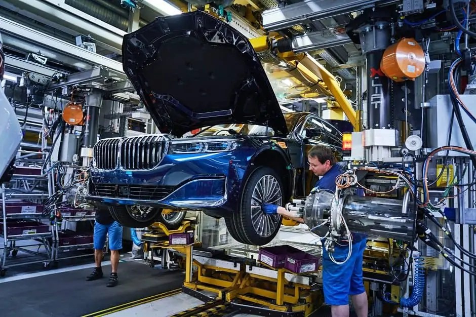 خسائر BMW 212 مليون يورو والمبيعات تراجعت 22.3%