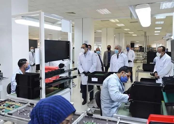 رئيس الوزراء المصري يزور مصانع جنرال موتورز بمدينة 6 أكتوبر