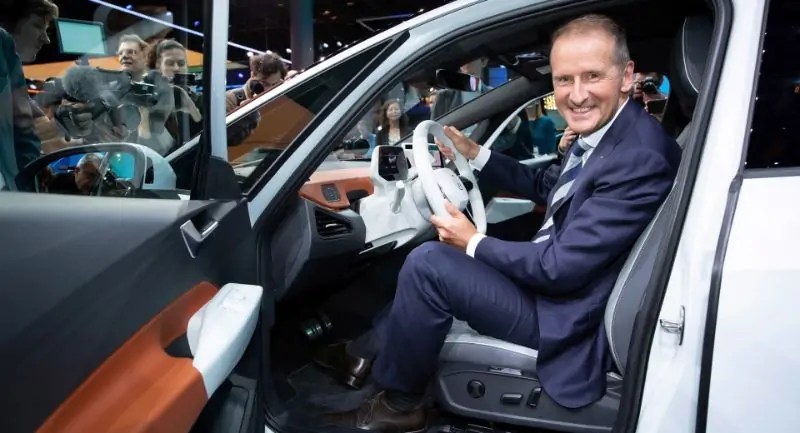 رئيس فولكس فاجن يعتقد أن آبل يُمكنها أن تصبح منافساً قوياً في صناعة السيارات