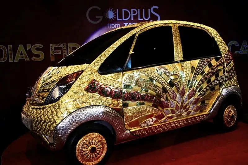 سيارات مصنوعة من الذهب ومعادن نفيسة أخرى