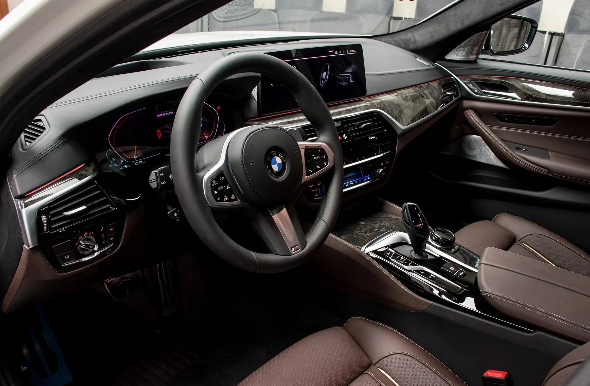 سيارة  BMW M550i  بتجهيزات عالية المستوى وبسعر 79 ألف دولار