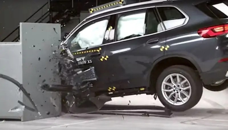 سيارة BMW X5 موديل 2019 تجتاز اختبارات التصادم بنجاح